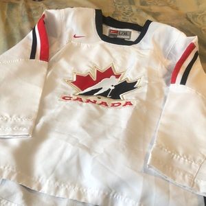 Nine team Canada jersey mid 2000’s
